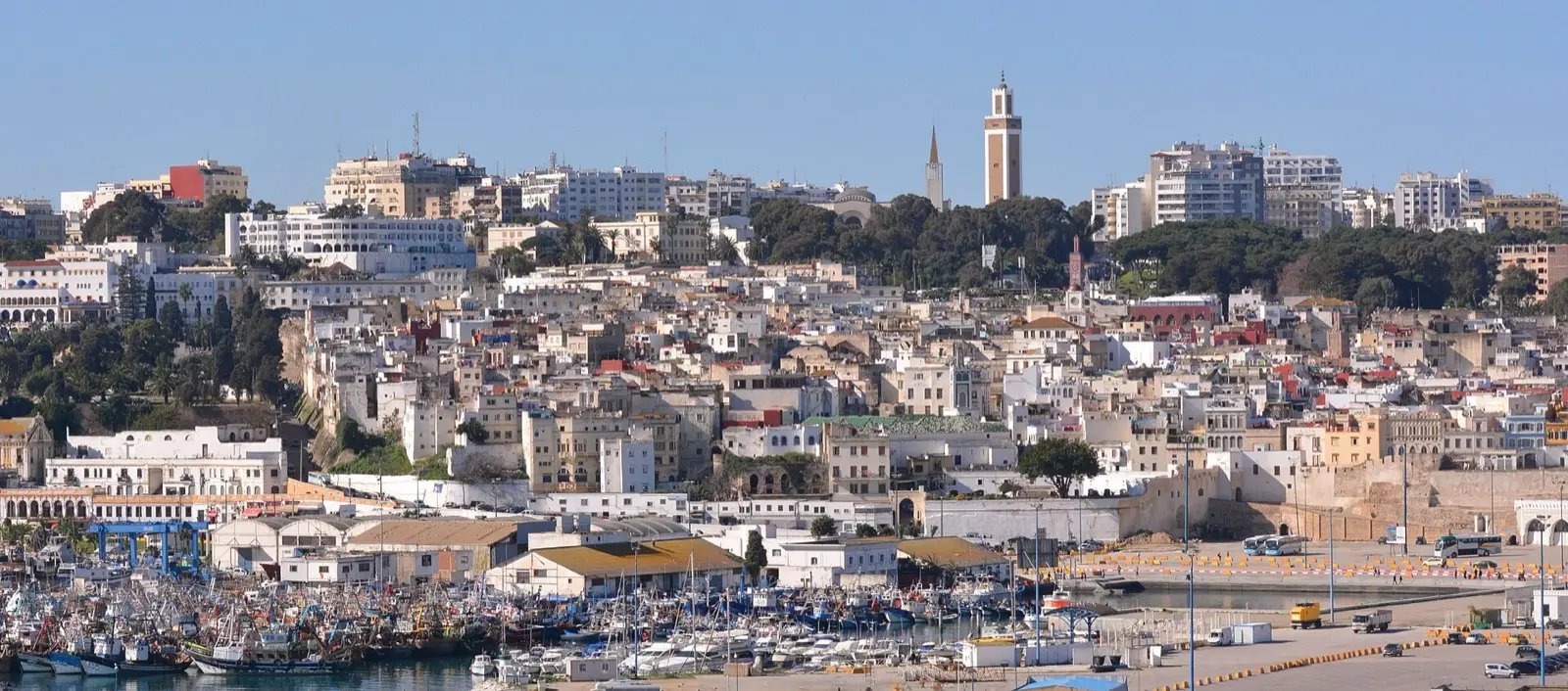 Vue de Tanger, de la médina au port